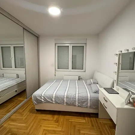 Large 2br - 6 Guests Apartment