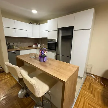 Apartment Large 2br - 6 Guests Novi Sad