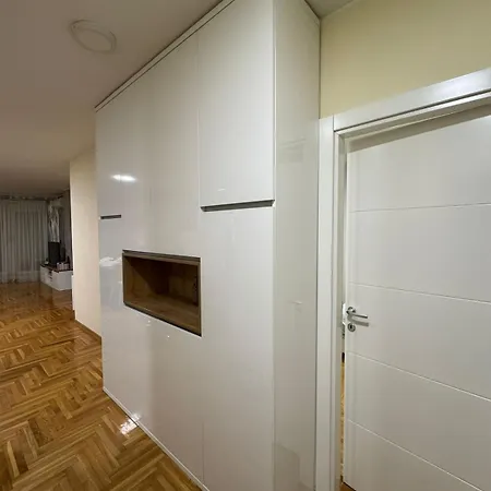 Large 2br - 6 Guests Apartment *